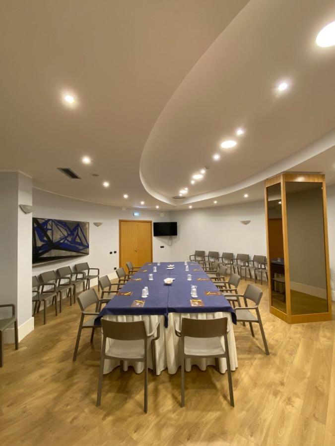 Vittoria Parc Hotel Bari Esterno foto