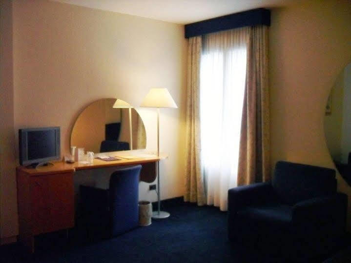 Vittoria Parc Hotel Bari Esterno foto