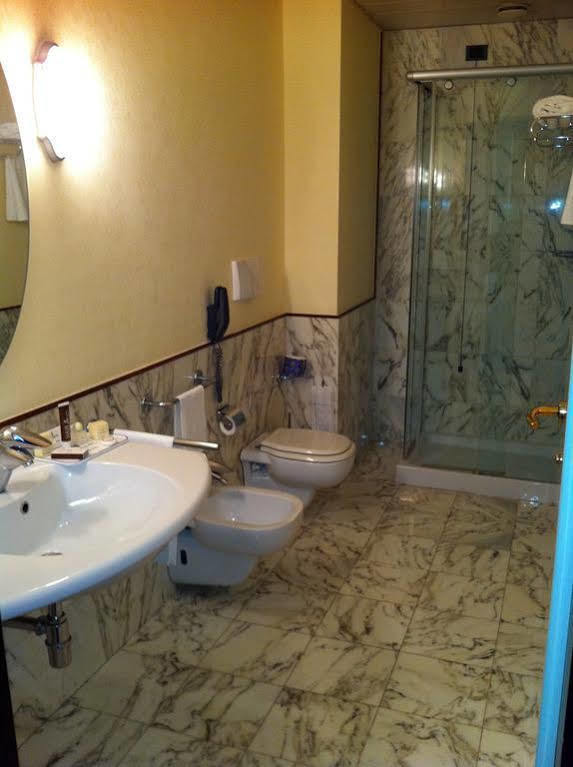 Vittoria Parc Hotel Bari Esterno foto